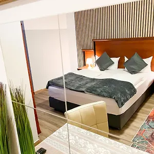 Hotel West ***